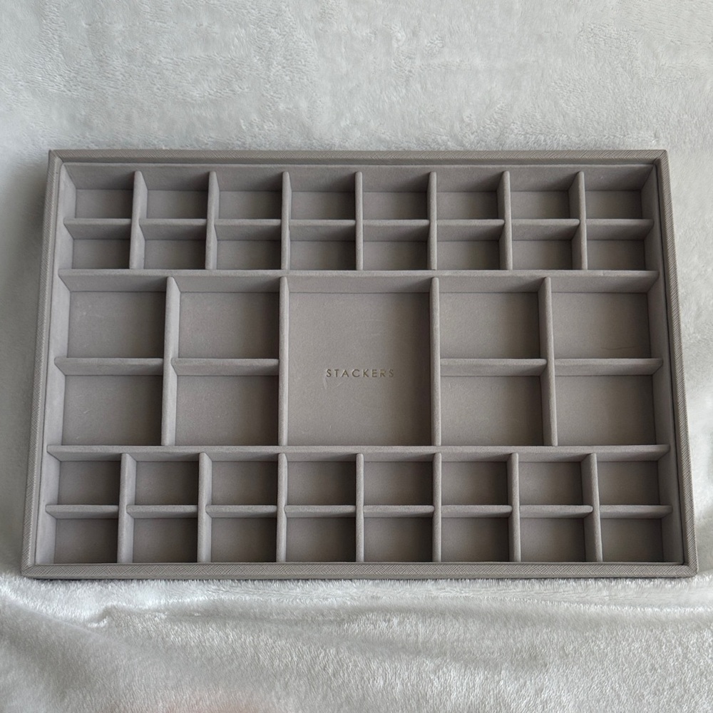 Stackers Supersize 41-Section Jewelry Organizer Tray in Taupe